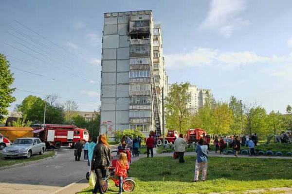 На Черниговщине пожарные ликвидировали пожар на балконе 8 этажа На Черниговщине пожарные ликвидировали пожар на балконе 8 этажа