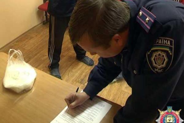 В мариупольский следственный изолятор пытались пронести наркотики в сахаре В мариупольский следственный изолятор пытались пронести наркотики в сахаре