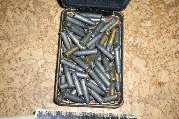 В Запорожской области у ранее судимого мужчины изъяли арсенал оружия В Запорожской области у ранее судимого мужчины изъяли арсенал оружия