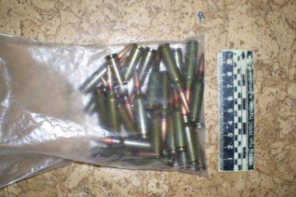 В Запорожской области у ранее судимого мужчины изъяли арсенал оружия В Запорожской области у ранее судимого мужчины изъяли арсенал оружия