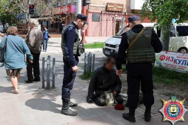Милиция проводит профилактическую работу с попрошайками в центре Мариуполя