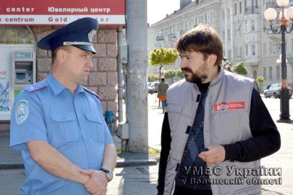 В Луцке ГАИ совместно с активистами выявляли нарушителей ПДД В Луцке ГАИ совместно с активистами выявляли нарушителей ПДД