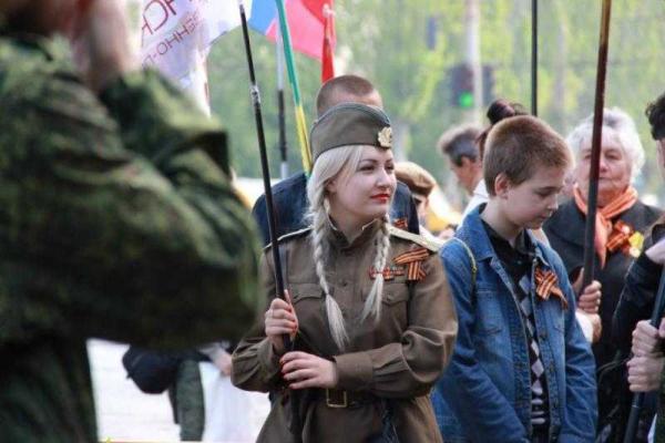 Луганская стриптизерша Анастасия Пятерикова 9 мая нарядилась в форму советской летчицы Луганская стриптизерша Анастасия Пятерикова 9 мая нарядилась в форму советской летчицы