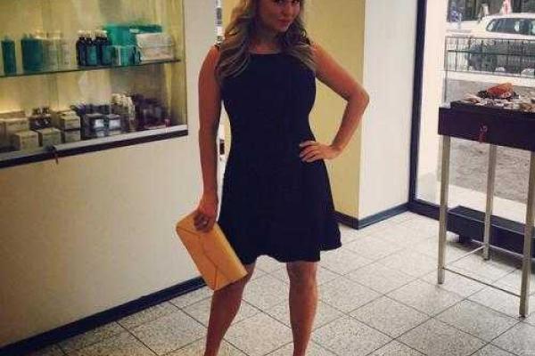 Анна Семенович показала роскошную фигуру Анна Семенович показала роскошную фигуру