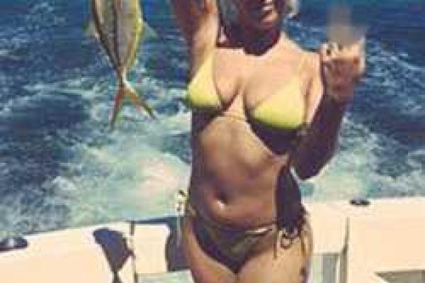 Леди Гага показала откровенные фото с отдыха на Багамах