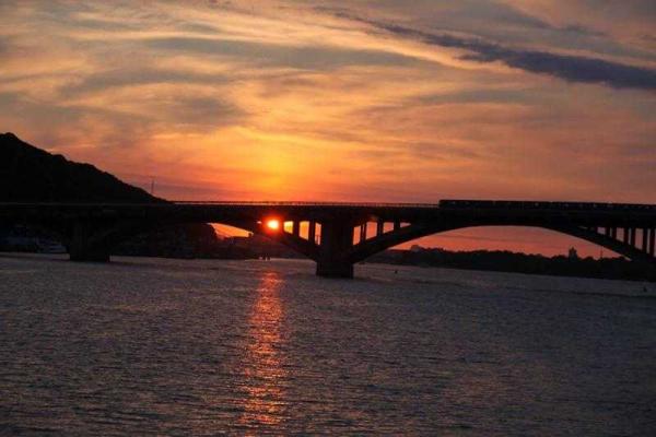 Аваков поделился красивейшими снимками вечернего Киева Аваков поделился красивейшими снимками вечернего Киева