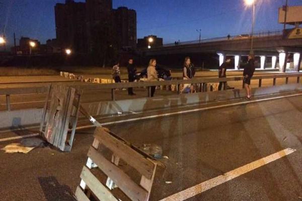 В Киеве снова баррикады: протестующие перекрыли проспект Бажана