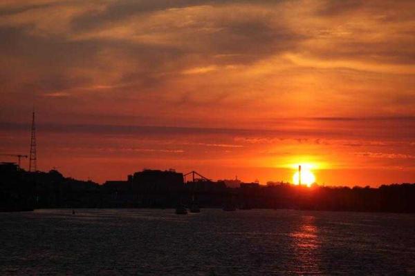 Аваков поделился красивейшими снимками вечернего Киева Аваков поделился красивейшими снимками вечернего Киева