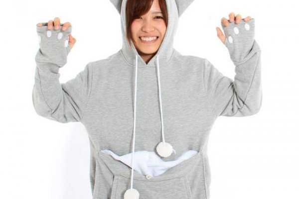 Японские дизайнеры разработали толстовку для ношения кошек