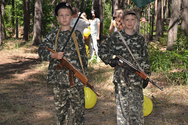 На Луганщине открылся детский военно-патриотический лагерь "Единая Украина"