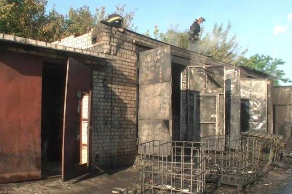В Харькове спасатели ликвидировали пожар в гаражном кооперативе В Харькове спасатели ликвидировали пожар в гаражном кооперативе