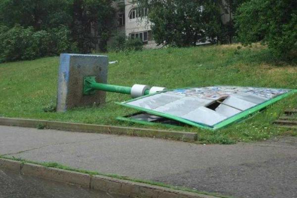 Ураган в Луганске принес масштабные разрушения Ураган в Луганске принес масштабные разрушения