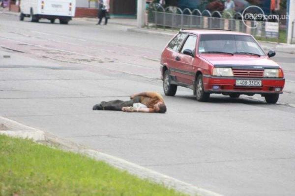 Неадекватный мариуполец останавливал транспорт и требовал алкоголь