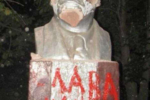 На Луганщине неизвестные разрушили 3 памятника Ленину