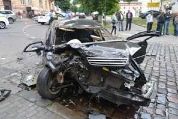 Львовская область: пожарные ликвидировали пожар в автомобиле, который попал в ДТП Львовская область: пожарные ликвидировали пожар в автомобиле, который попал в ДТП