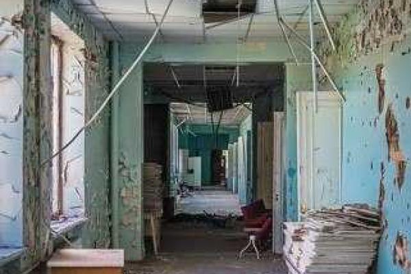 В Донецке разрушена и разграблена горбольница В Донецке разрушена и разграблена горбольница