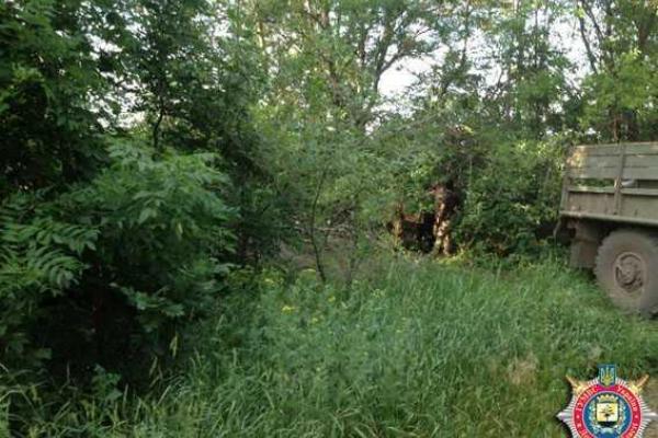 На трассе Мариуполь - Донецк обнаружен схрон с боеприпасами калибра 152 мм