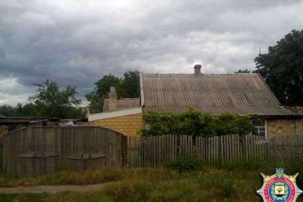 На Донетчине в доме затаившегося террориста нашли оружие и боеприпасы На Донетчине в доме затаившегося террориста нашли оружие и боеприпасы