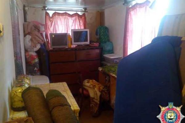 На Донетчине в доме затаившегося террориста нашли оружие и боеприпасы На Донетчине в доме затаившегося террориста нашли оружие и боеприпасы