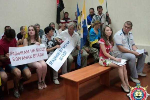 Общественность Краматорска протестует против восстановления бывшего сотрудника горотдела, уволенного за дискредитацию 