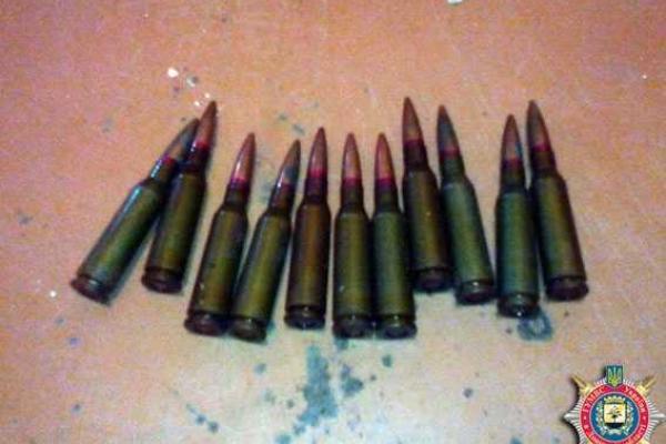 На Донетчине в доме затаившегося террориста нашли оружие и боеприпасы На Донетчине в доме затаившегося террориста нашли оружие и боеприпасы
