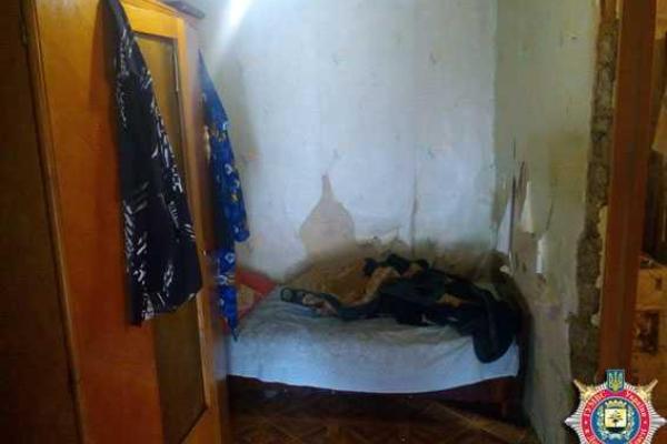 На Донетчине в доме затаившегося террориста нашли оружие и боеприпасы На Донетчине в доме затаившегося террориста нашли оружие и боеприпасы