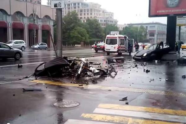 В Москве на Porsche разбились 2 мажора: сыновья экс-губернатора и игорного магната В Москве на Porsche разбились 2 мажора: сыновья экс-губернатора и игорного магната