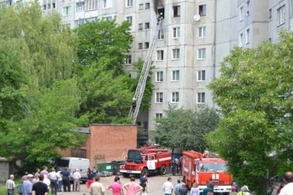 В Ровно спасатели ликвидировали пожар в многоэтажке и эвакуировали 8 жильцов В Ровно спасатели ликвидировали пожар в многоэтажке и эвакуировали 8 жильцов