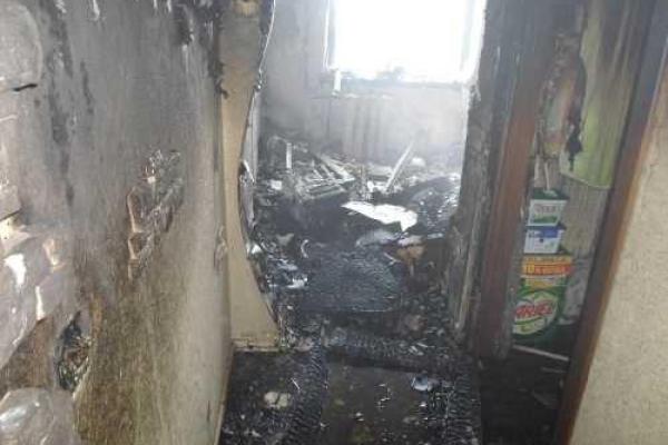 В Ровно спасатели ликвидировали пожар в многоэтажке и эвакуировали 8 жильцов В Ровно спасатели ликвидировали пожар в многоэтажке и эвакуировали 8 жильцов