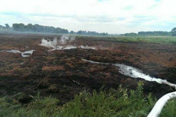 На Киевщине продолжается ликвидация пожаров в местах залежей торфа На Киевщине продолжается ликвидация пожаров в местах залежей торфа