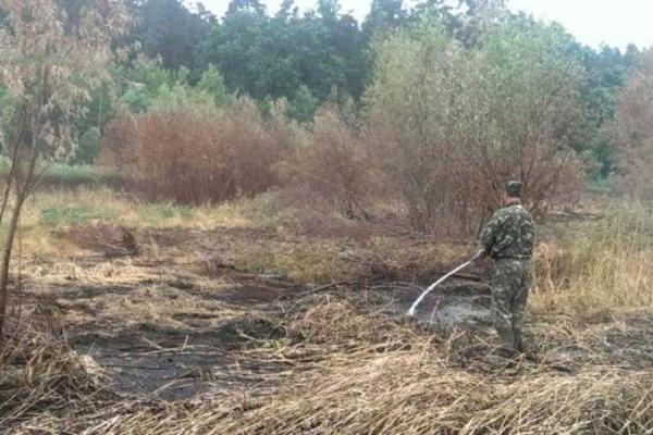 На Киевщине продолжается ликвидация пожаров в местах залежей торфа На Киевщине продолжается ликвидация пожаров в местах залежей торфа