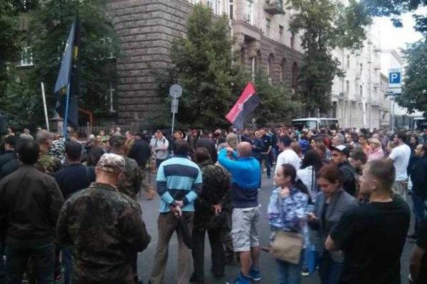 Количество демонстрантов под АП неуклонно растет – соцсети Количество демонстрантов под АП неуклонно растет – соцсети