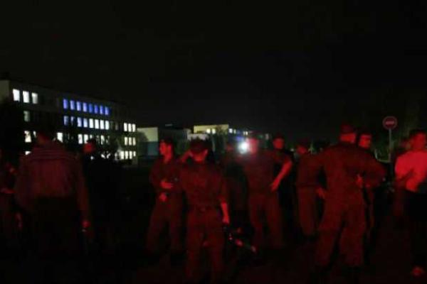 В российском Омске обвалилась стена казармы ВДВ, похоронив под завалами минимум десять человек