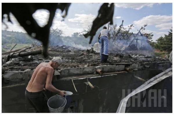 Огонь в Авдеевке: последствия ночного обстрела Огонь в Авдеевке: последствия ночного обстрела