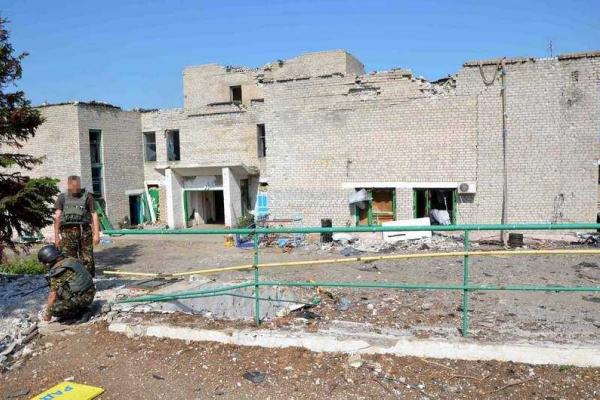 Фоторепортаж из Широкино: после боевиков «ДНР» здесь остались одни руины