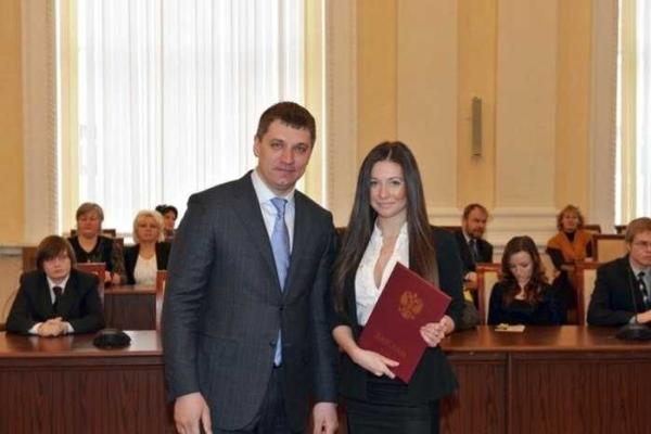 Россиянка-отличница бросила учебу ради карьеры порноактрисы Россиянка-отличница бросила учебу ради карьеры порноактрисы