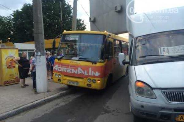 В Мариуполе авария на центральном перекрестке случилась из-за того, что водитель потерял сознание