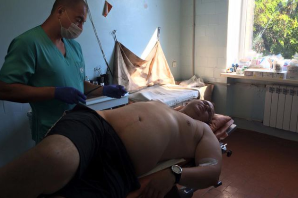 Раненый экс-министр молодежи и спорта опубликовал фото после операции