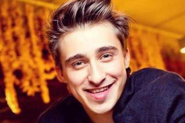 Благодаря Ксении Собчак поклонники узнали, что их кумир гей Благодаря Ксении Собчак поклонники узнали, что их кумир гей