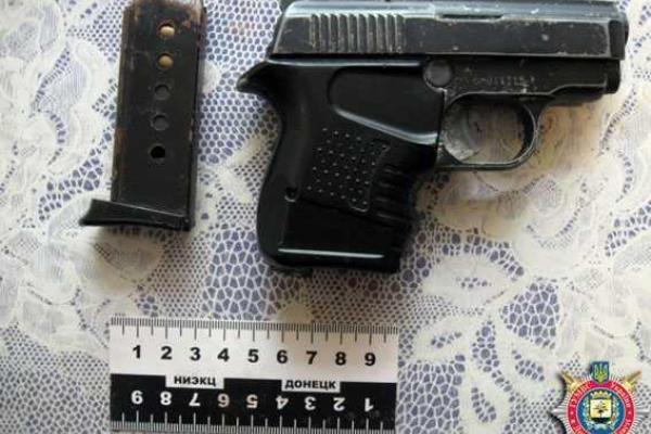 Житель Донетчины хранил боевые гранаты под газовой плитой