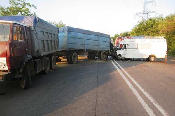 В жутком ДТП на Одесчине 2 человека погибли, еще 8 - в больнице В жутком ДТП на Одесчине 2 человека погибли, еще 8 - в больнице