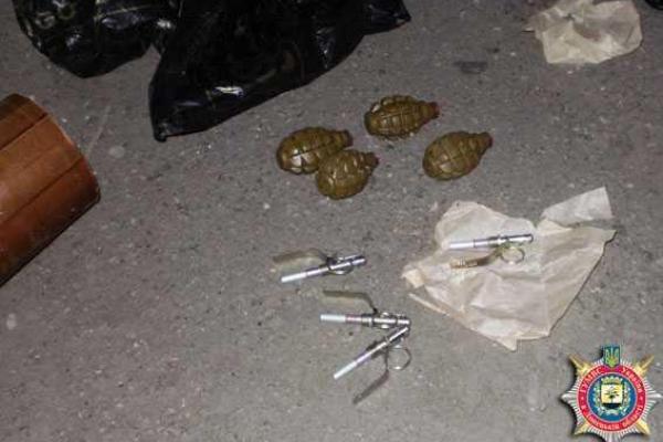 На Донетчине задержали волонтеров, которые перевозили боеприпасы