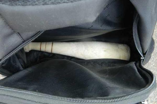 Задержанный за грабеж киевлянин носил в рюкзаке гранату Задержанный за грабеж киевлянин носил в рюкзаке гранату