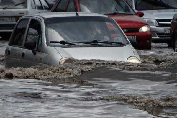 Стихия продолжает бушевать в России: еще один город ушел под воду