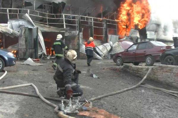 В Харькове ликвидирован масштабный пожар в частном СТО В Харькове ликвидирован масштабный пожар в частном СТО