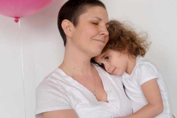 Больная раком мама сделала нечто невероятное для своего ребенка Больная раком мама сделала нечто невероятное для своего ребенка