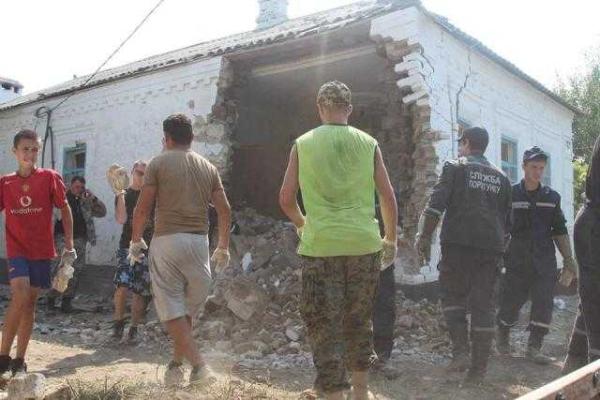 В Сартане начали разбирать завалы после обстрела