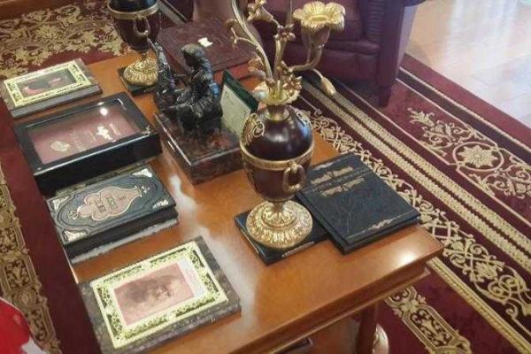 В Одессе взяли штурмом особняк Кивалова В Одессе взяли штурмом особняк Кивалова