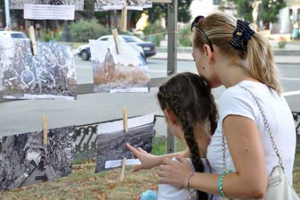 В Полтаве состоялась фотовыставка "Батальон "Полтава" в секторе "М" В Полтаве состоялась фотовыставка "Батальон "Полтава" в секторе "М"