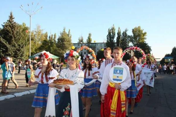 В Рубежном ярко и по-украински отпраздновали День семьи В Рубежном ярко и по-украински отпраздновали День семьи